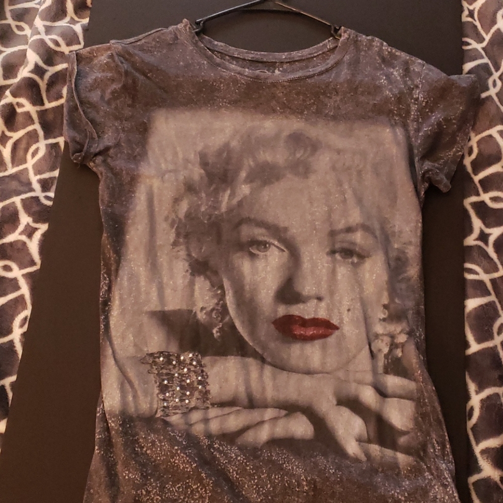 T-shirt - Picture 2 of 2